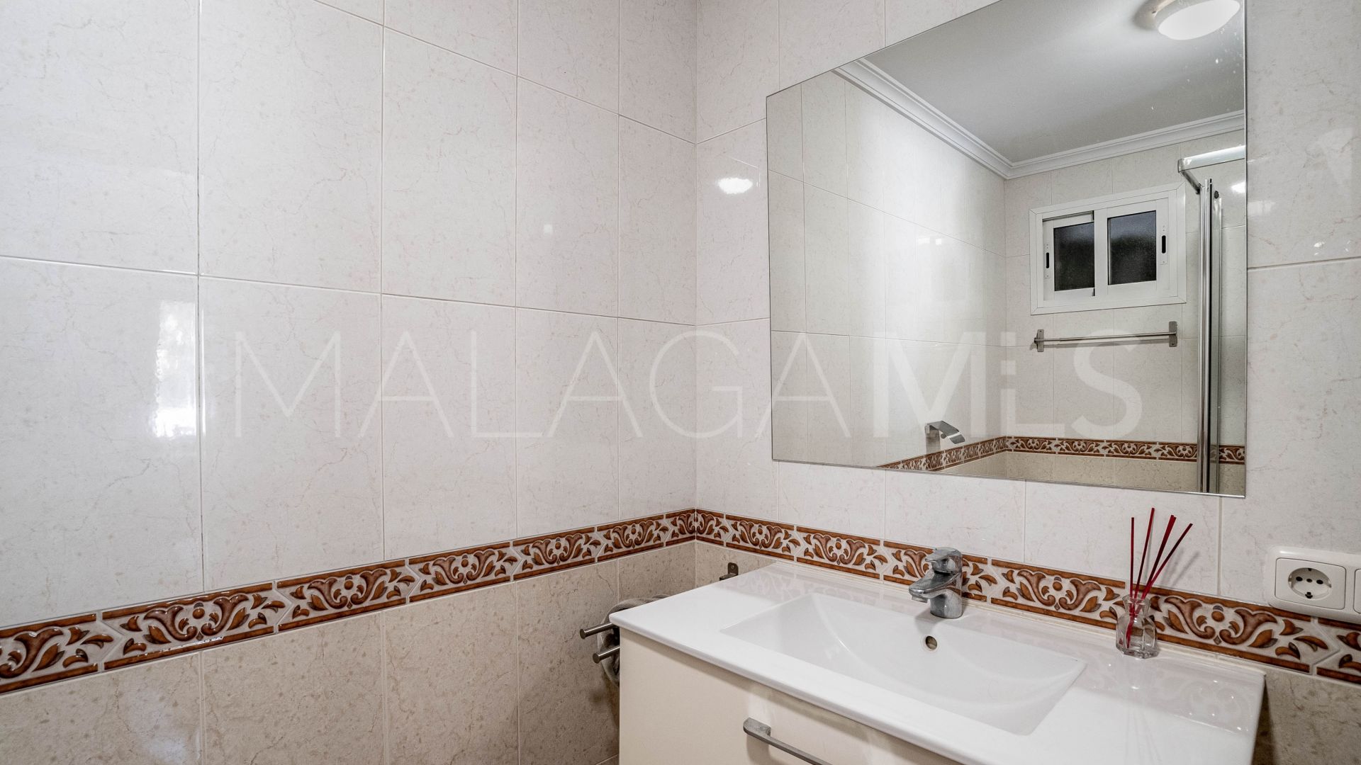 Byggnad for sale in Nueva Andalucia