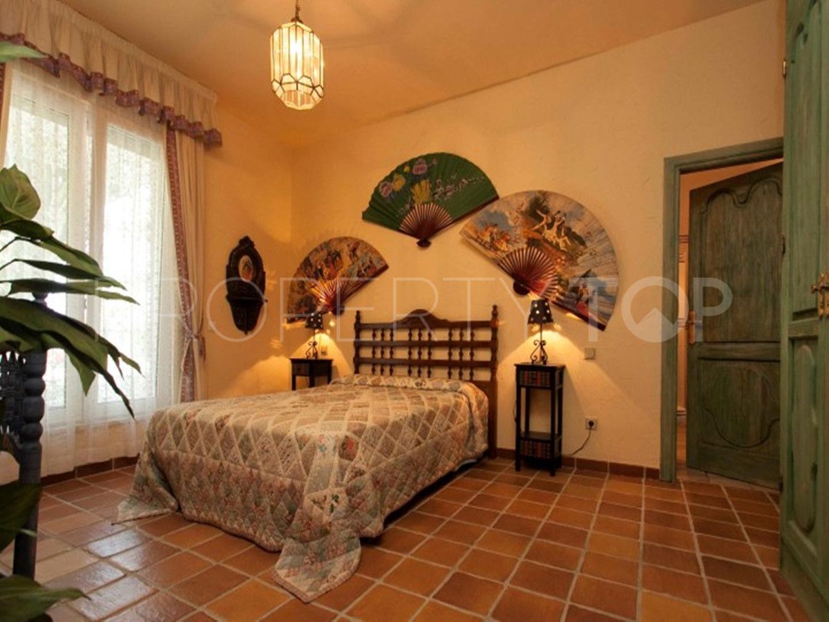 Mijas Costa, finca de 10 dormitorios a la venta