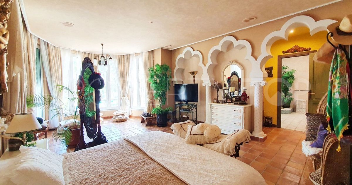 Mijas Costa, finca de 10 dormitorios a la venta