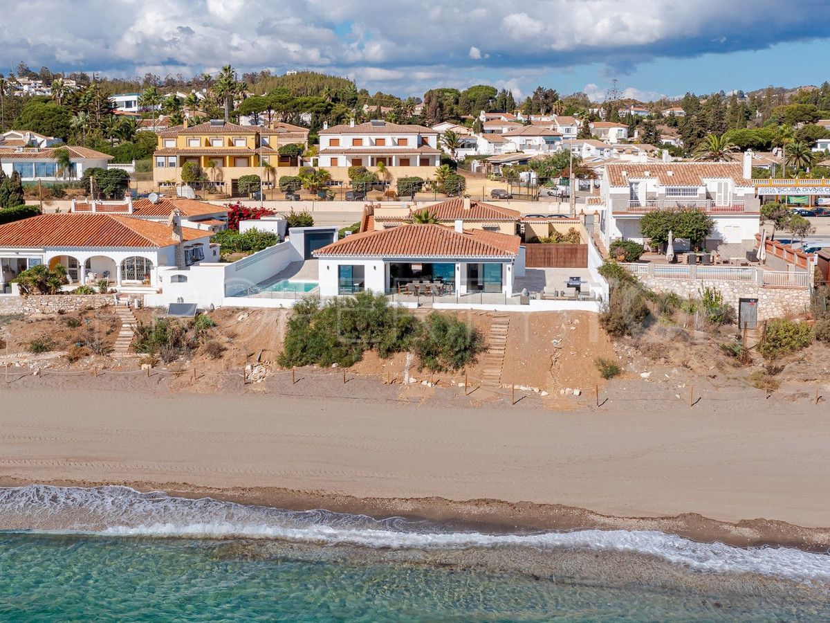 For sale villa with 4 bedrooms in Cala de Mijas