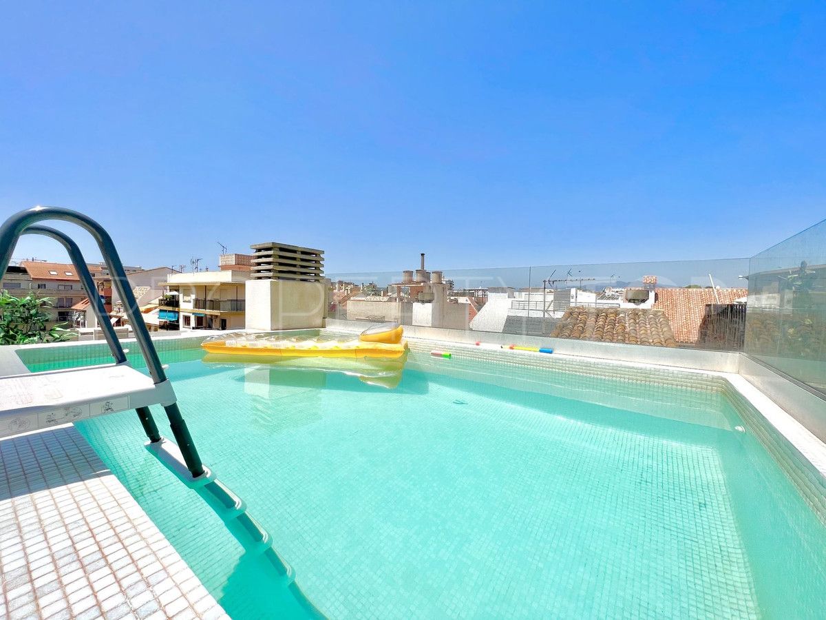 Duplex penthouse with 4 bedrooms for sale in Fuengirola