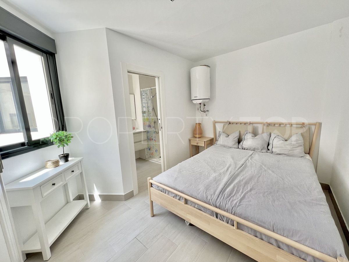 Comprar atico duplex de 4 dormitorios en Fuengirola