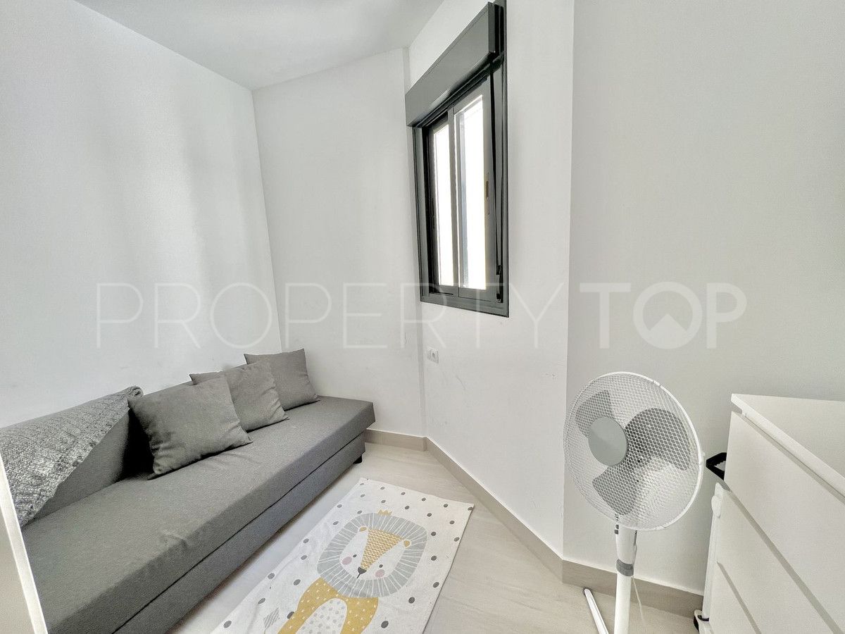 Comprar atico duplex de 4 dormitorios en Fuengirola