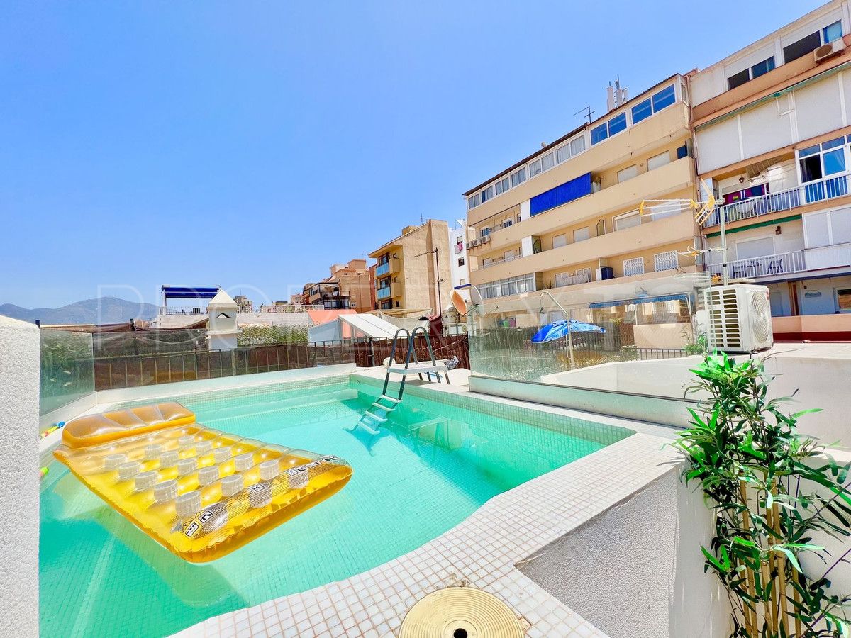 Duplex penthouse with 4 bedrooms for sale in Fuengirola