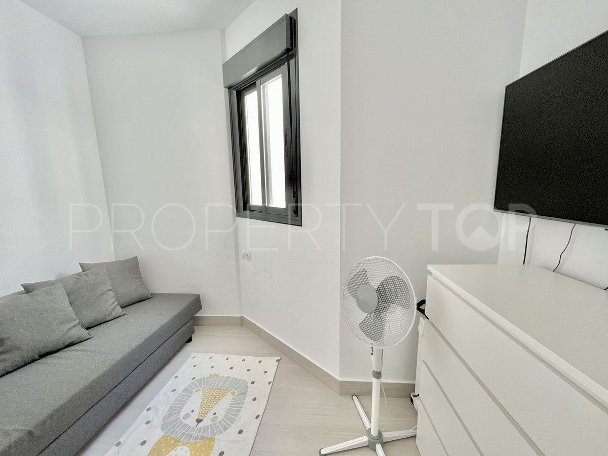 Comprar atico duplex de 4 dormitorios en Fuengirola