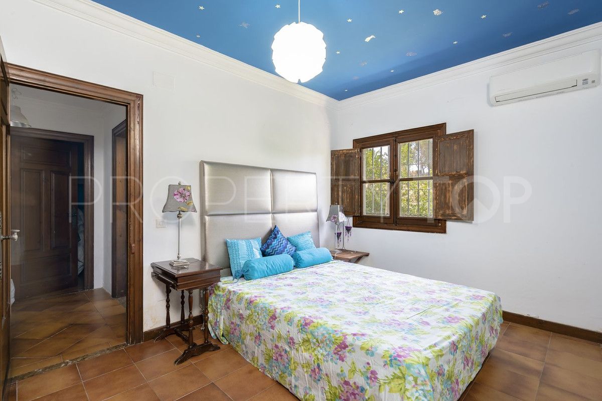 Comprar cortijo de 9 dormitorios en Mijas Costa