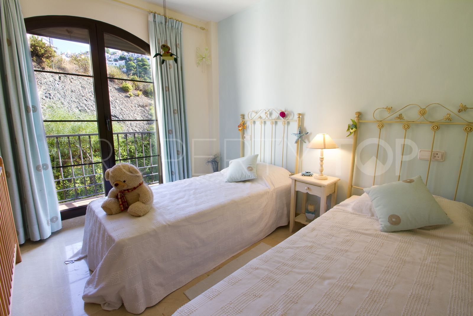 Buy duplex penthouse in Los Arqueros with 3 bedrooms
