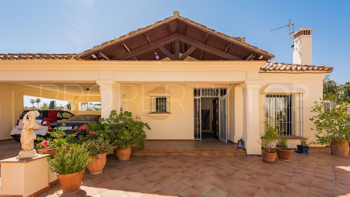 4 bedrooms villa in Supermanzana H for sale