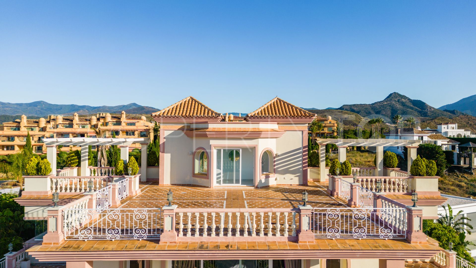 Villa con 8 dormitorios a la venta en Los Flamingos Golf