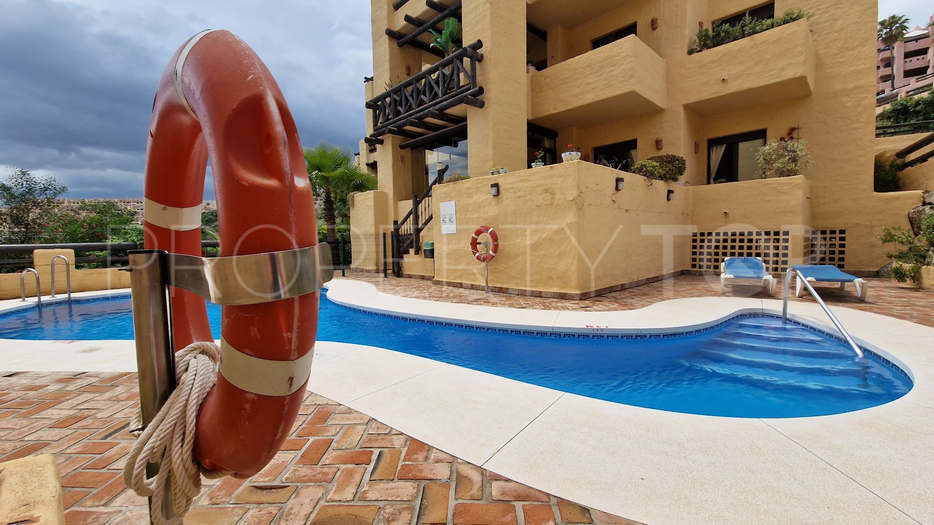 Groundfloor Apartments with lift for sale in La Duquesa, Manilva