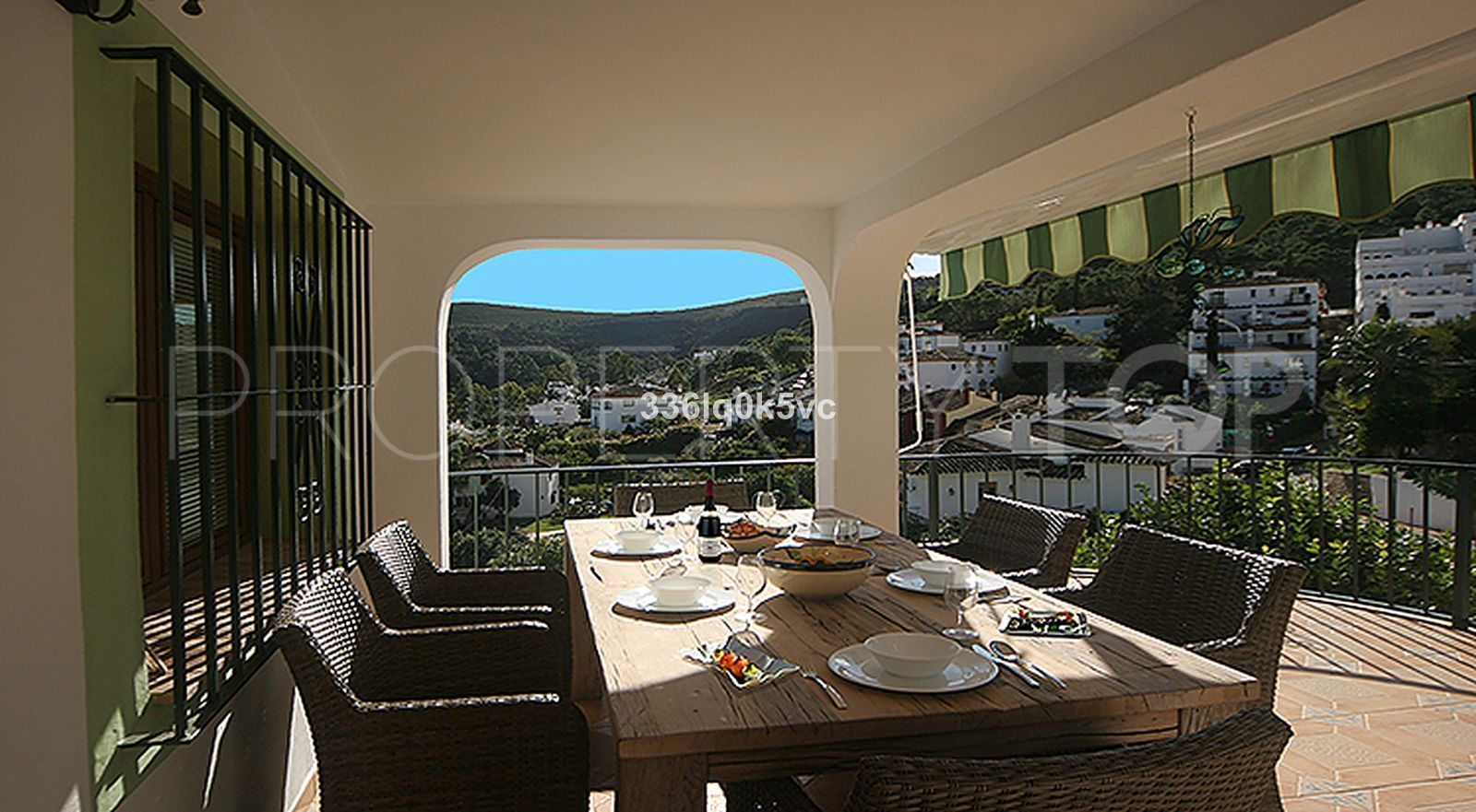 For sale villa in Benahavis with 5 bedrooms