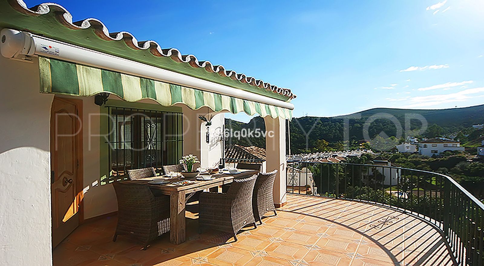 For sale villa in Benahavis with 5 bedrooms