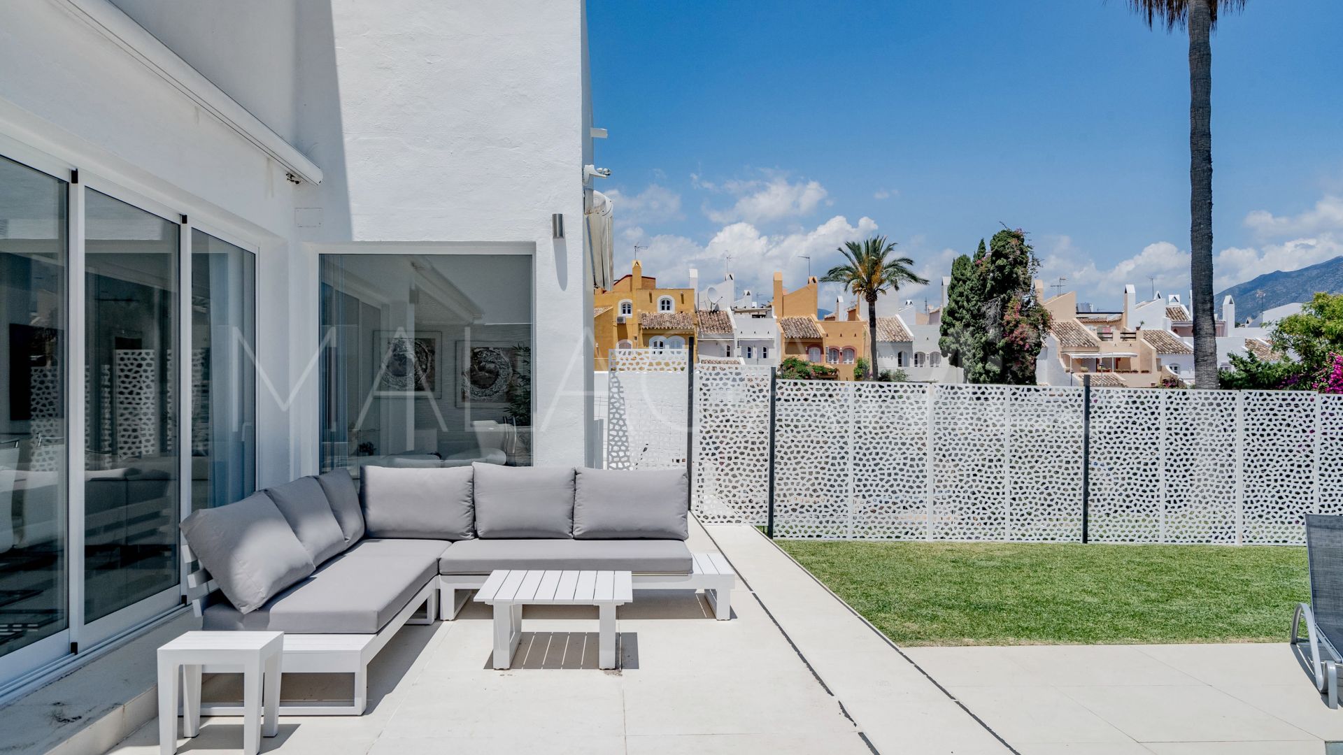 Buy villa in Nueva Andalucia with 6 bedrooms
