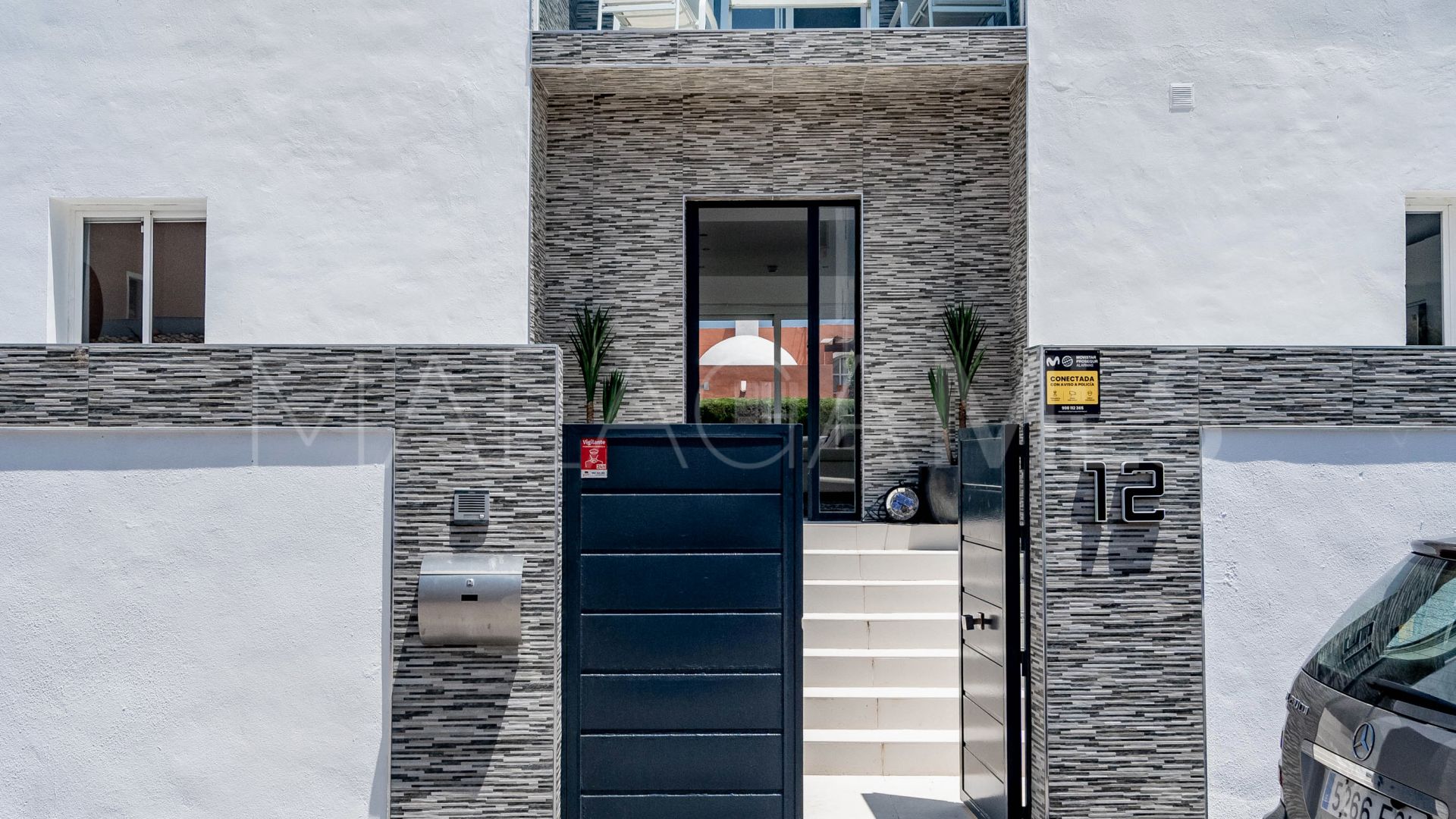 Buy villa in Nueva Andalucia with 6 bedrooms