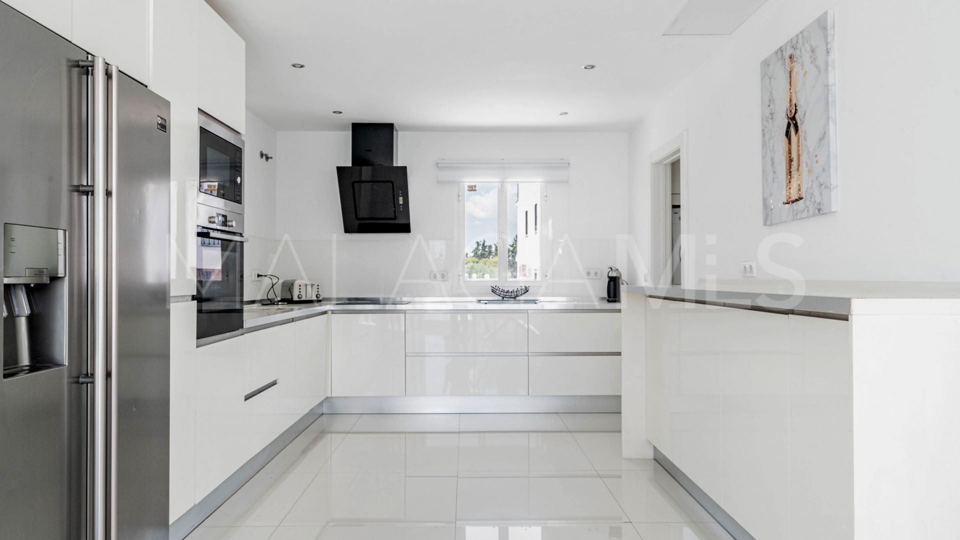 Buy villa in Nueva Andalucia with 6 bedrooms
