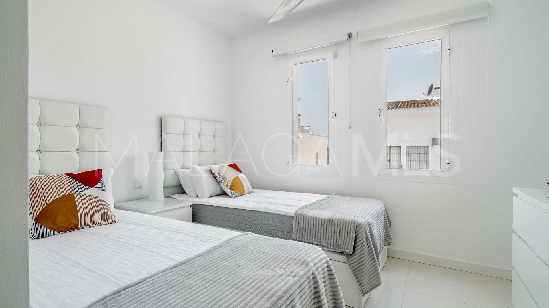 Buy villa in Nueva Andalucia with 6 bedrooms