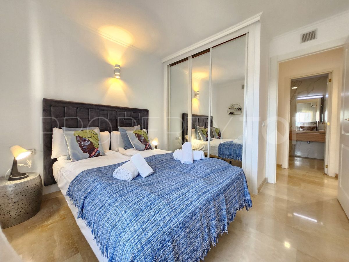 Se vende villa pareada en Calahonda con 3 dormitorios