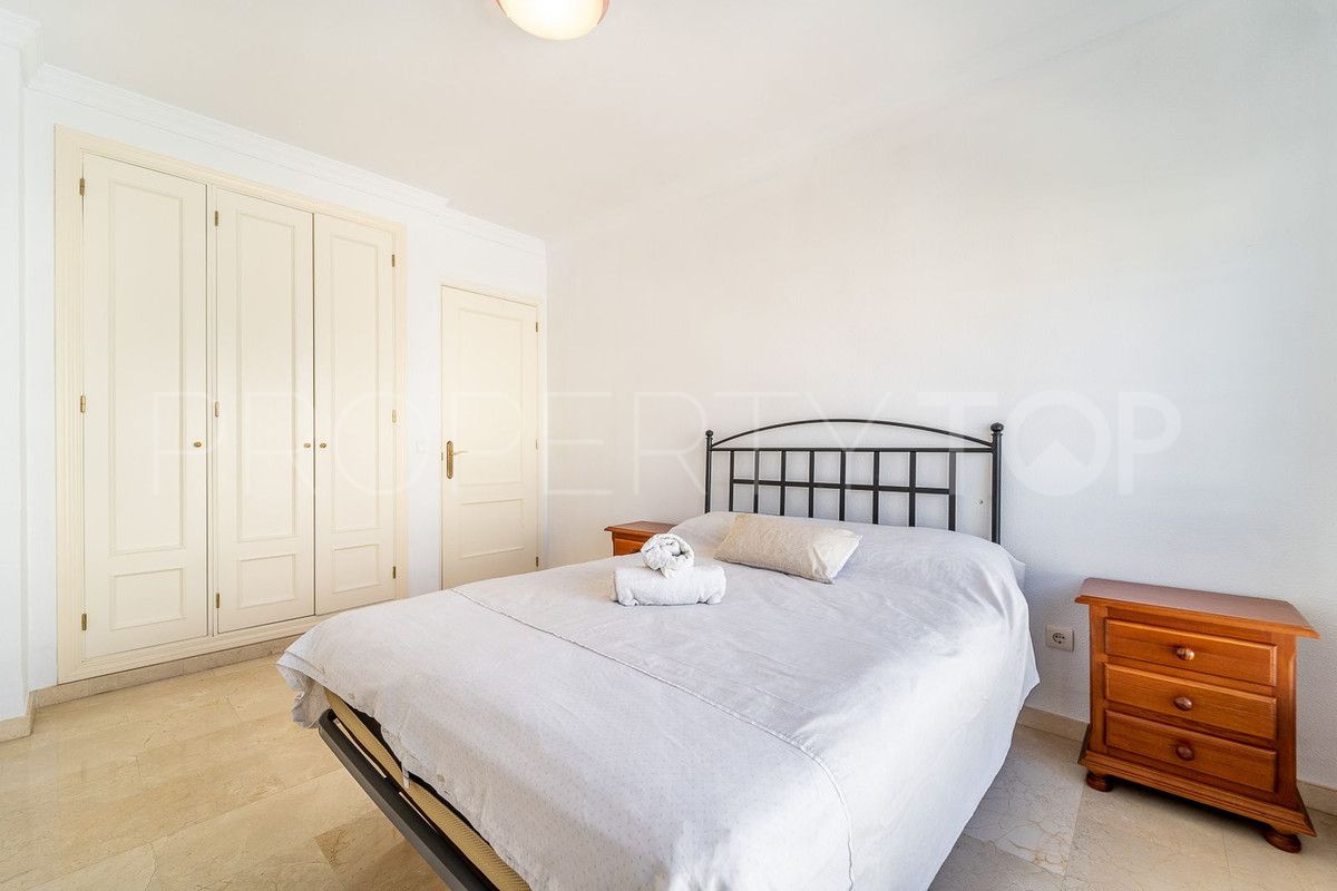 Adosado con 4 dormitorios en venta en Benalmadena Costa