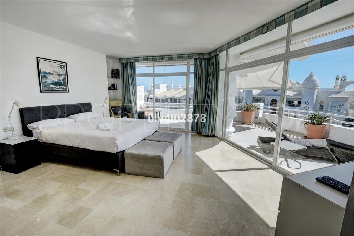 Atico de 2 dormitorios a la venta en Puerto Marina