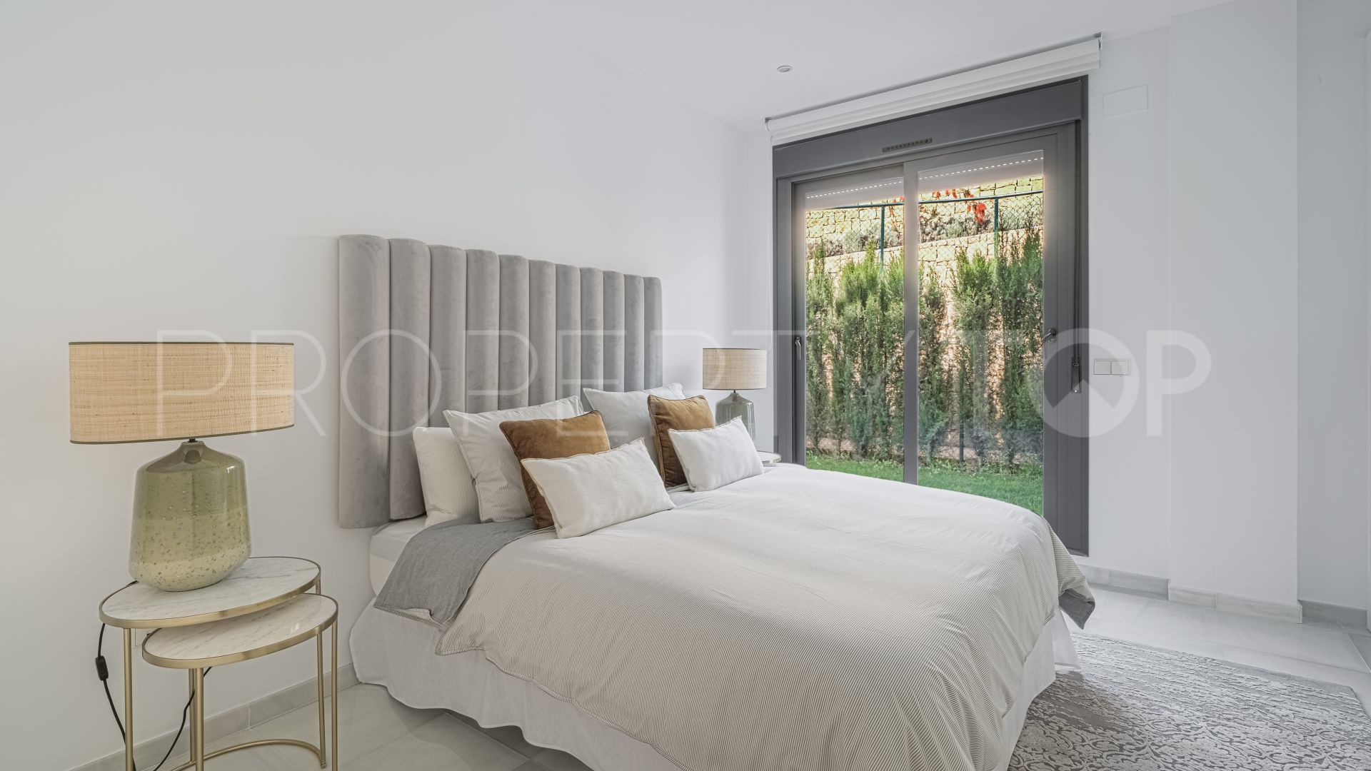 Buy ground floor apartment with 3 bedrooms in Altos de Puente Romano
