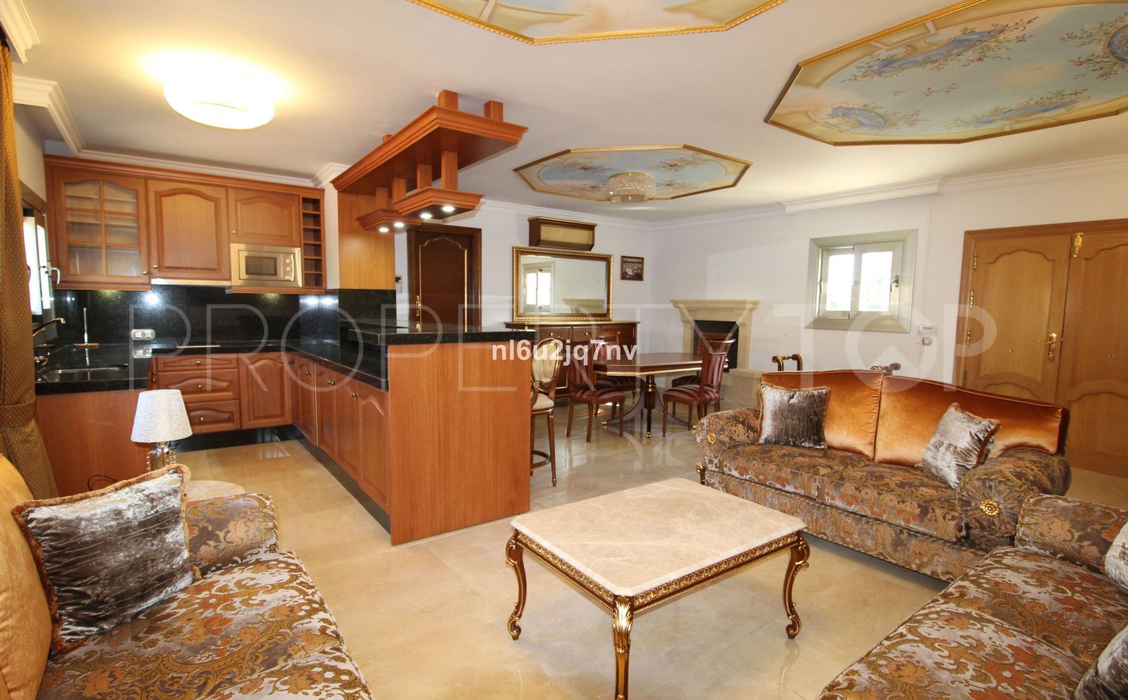 For sale villa in Guadalmina Baja with 8 bedrooms