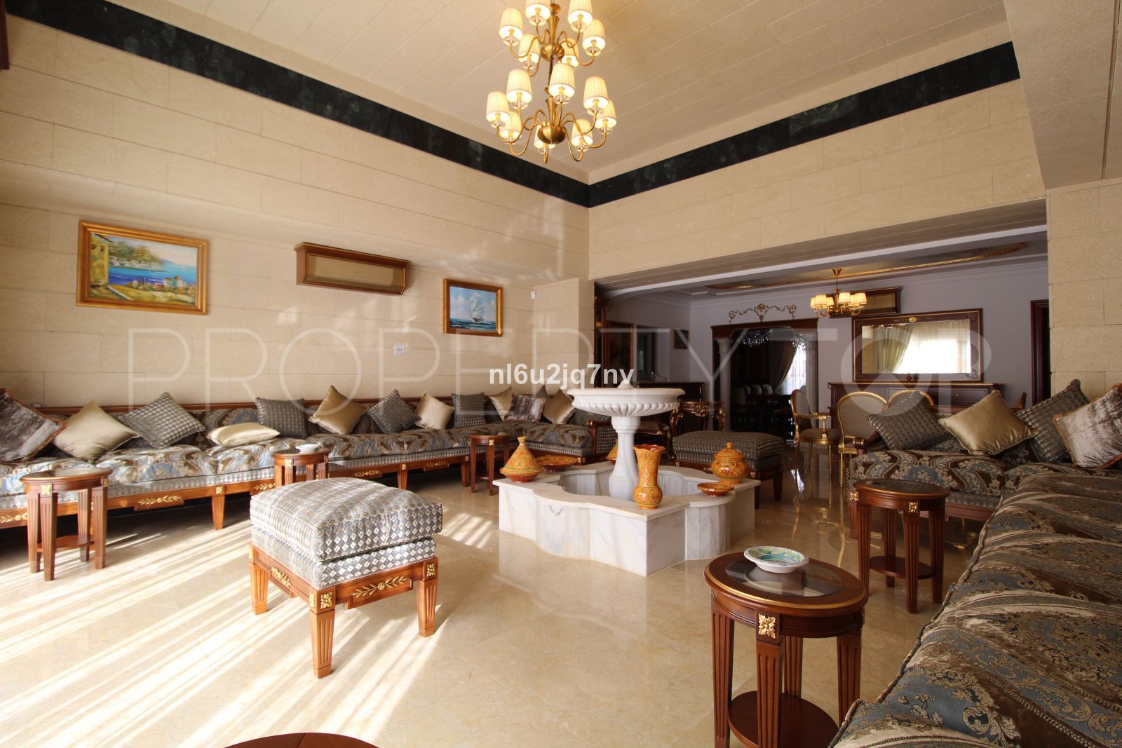 For sale villa in Guadalmina Baja with 8 bedrooms