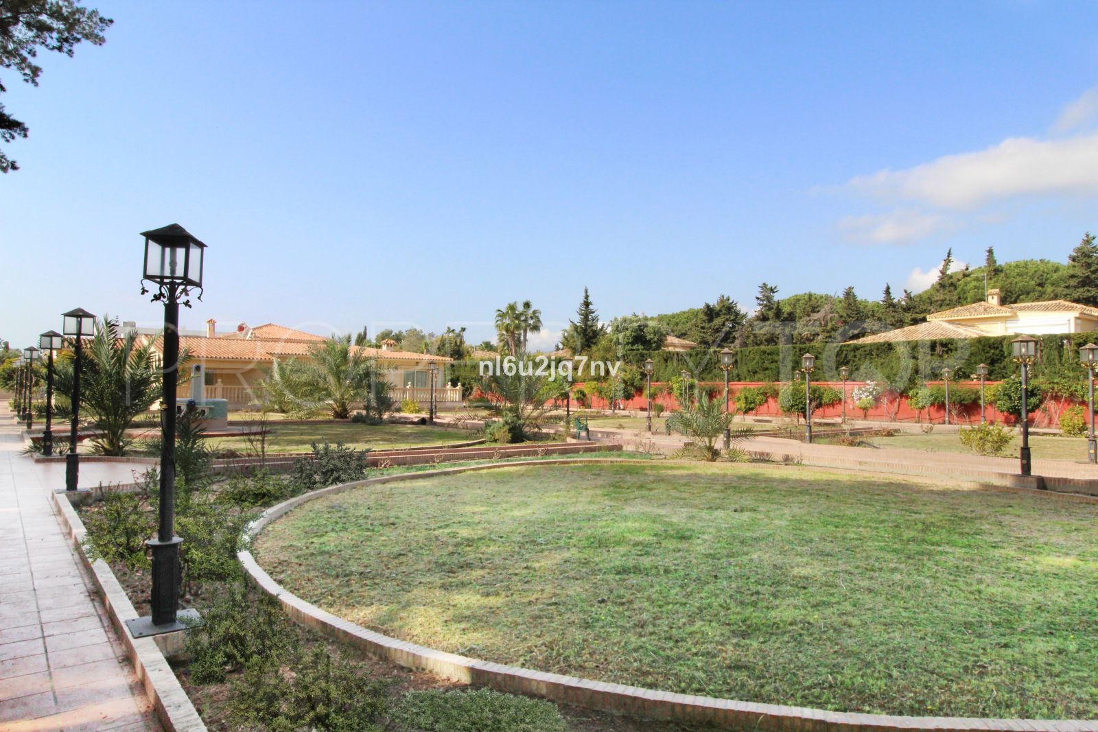 For sale villa in Guadalmina Baja with 8 bedrooms