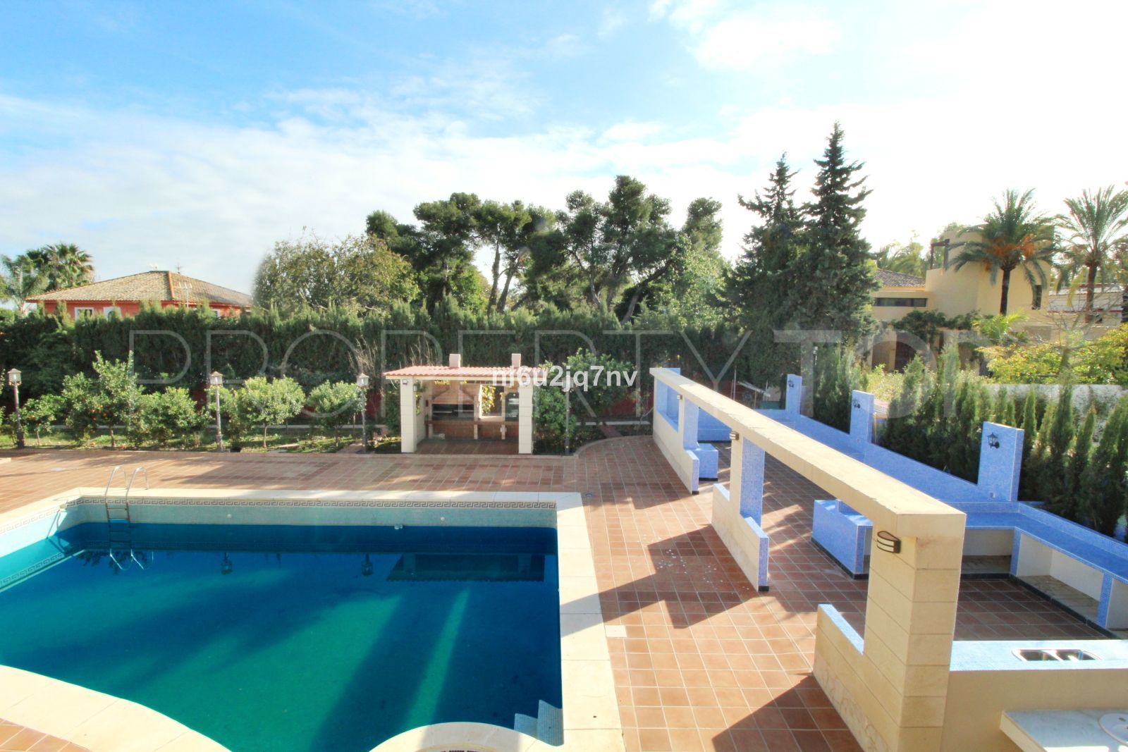 For sale villa in Guadalmina Baja with 8 bedrooms