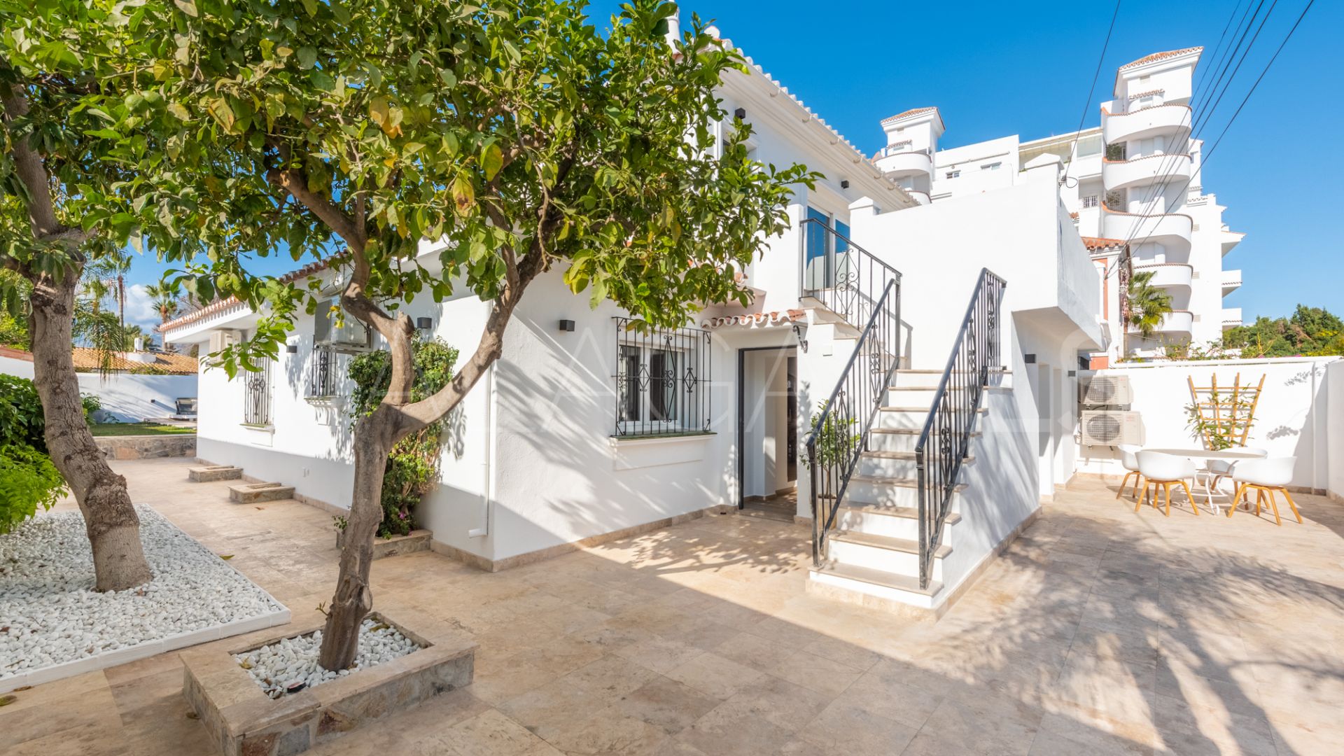 Nueva Andalucia villa for sale