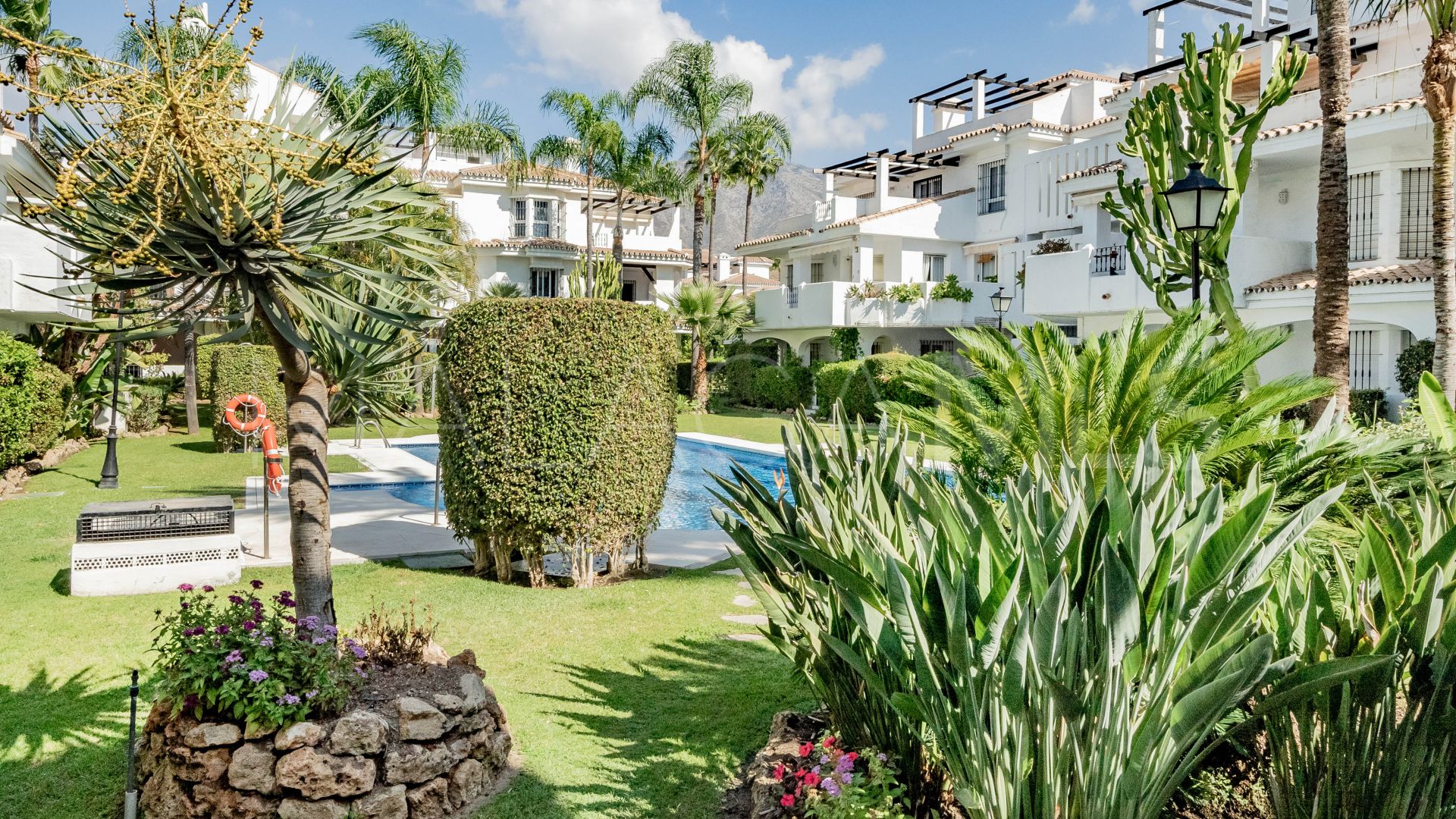 Apartamento de 3 bedrooms a la venta in Los Naranjos de Marbella
