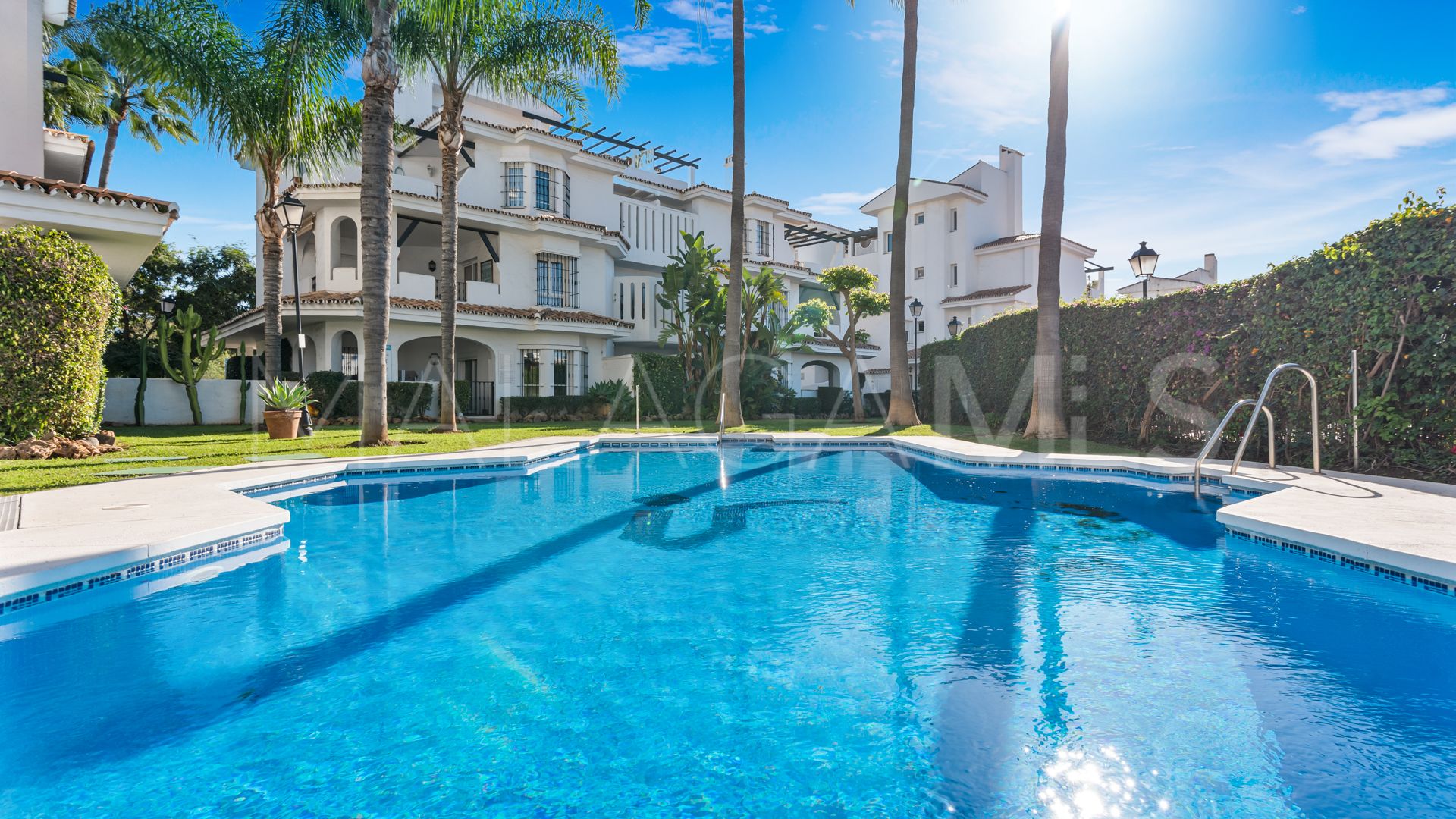 Appartement terrasse for sale in Los Naranjos de Marbella