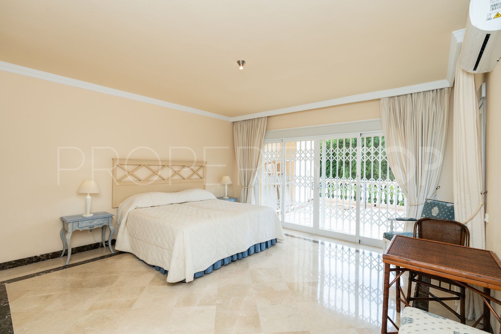 Villa de 6 dormitorios en venta en Guadalmina Baja