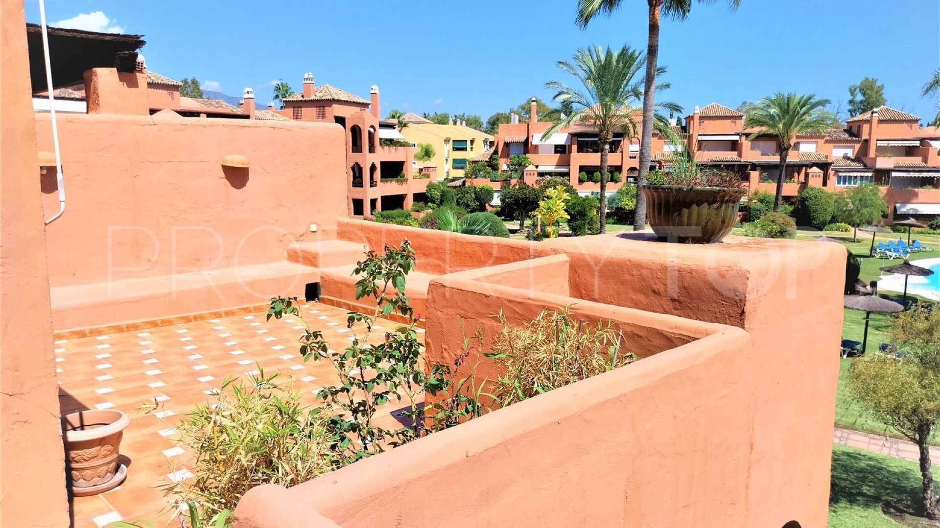 For sale penthouse in Guadalmina Baja with 4 bedrooms