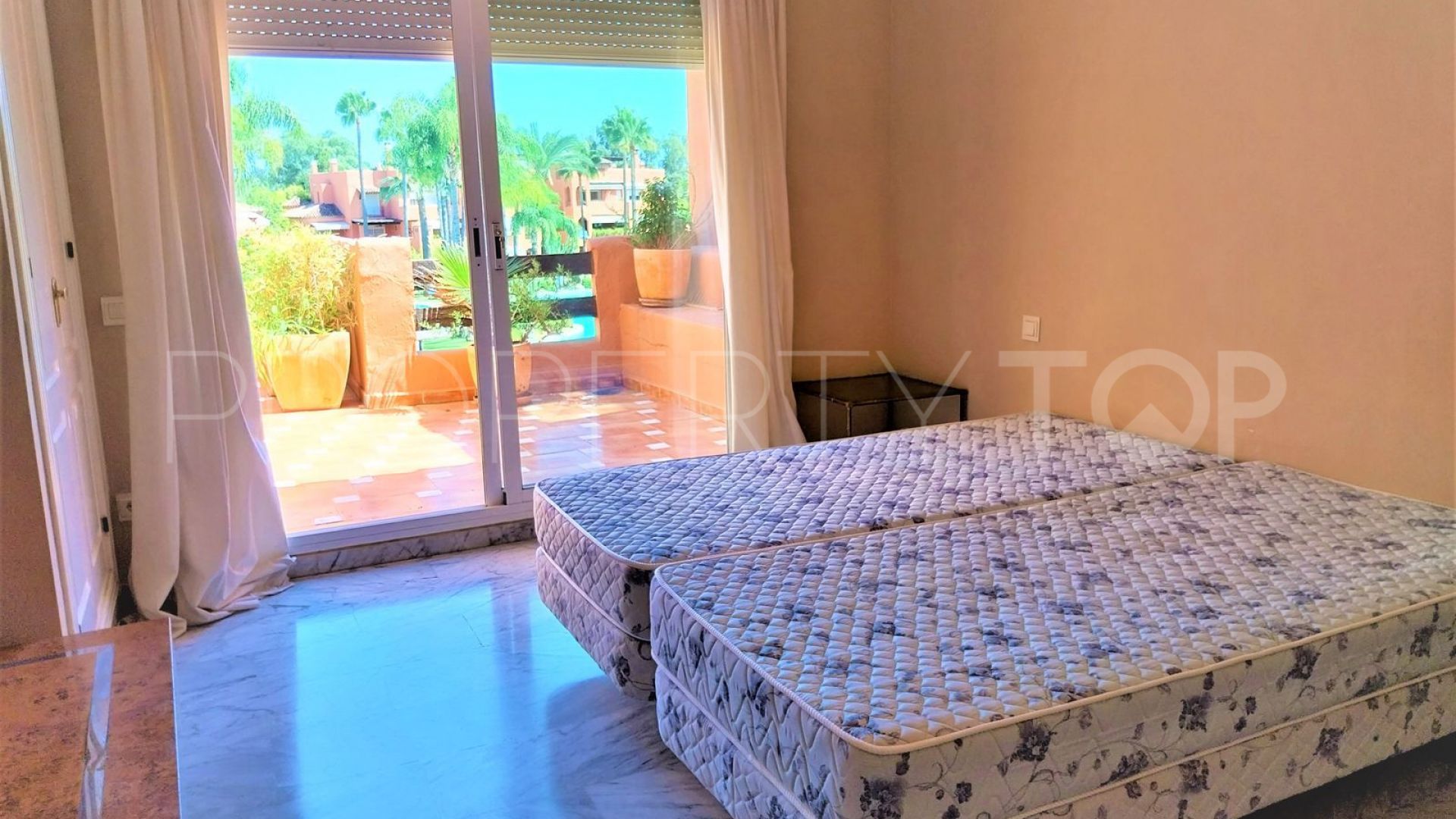 Comprar atico en Guadalmina Baja con 4 dormitorios