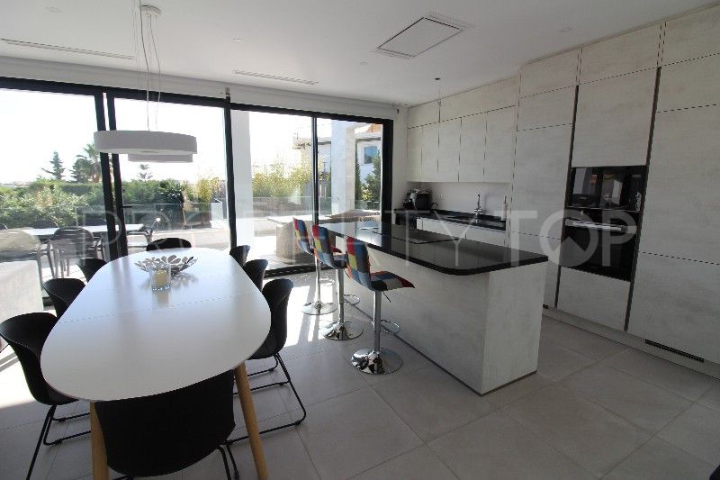 For sale villa in Fuengirola with 3 bedrooms