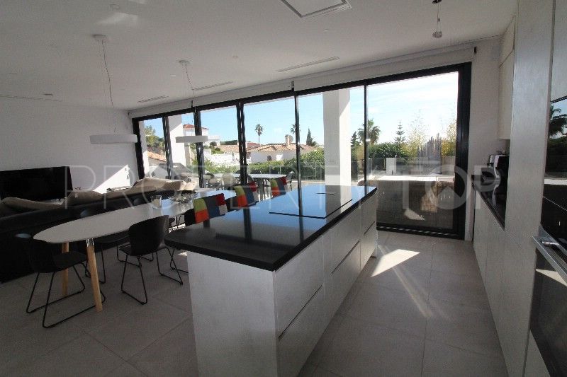 For sale villa in Fuengirola with 3 bedrooms