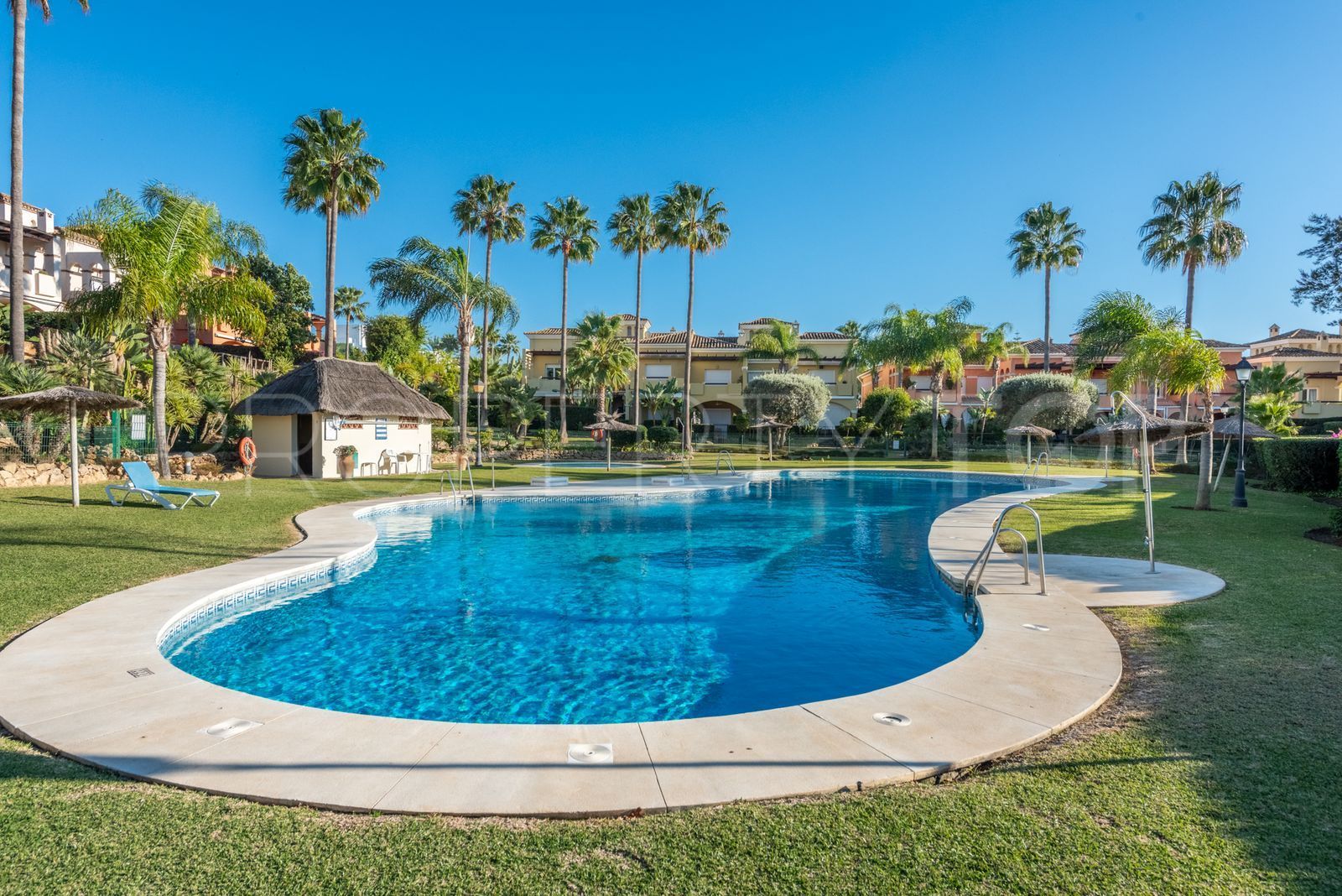For sale town house with 4 bedrooms in Guadalmina Baja
