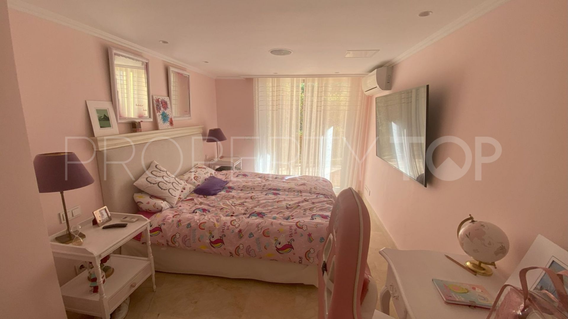 7 bedrooms villa for sale in Elviria