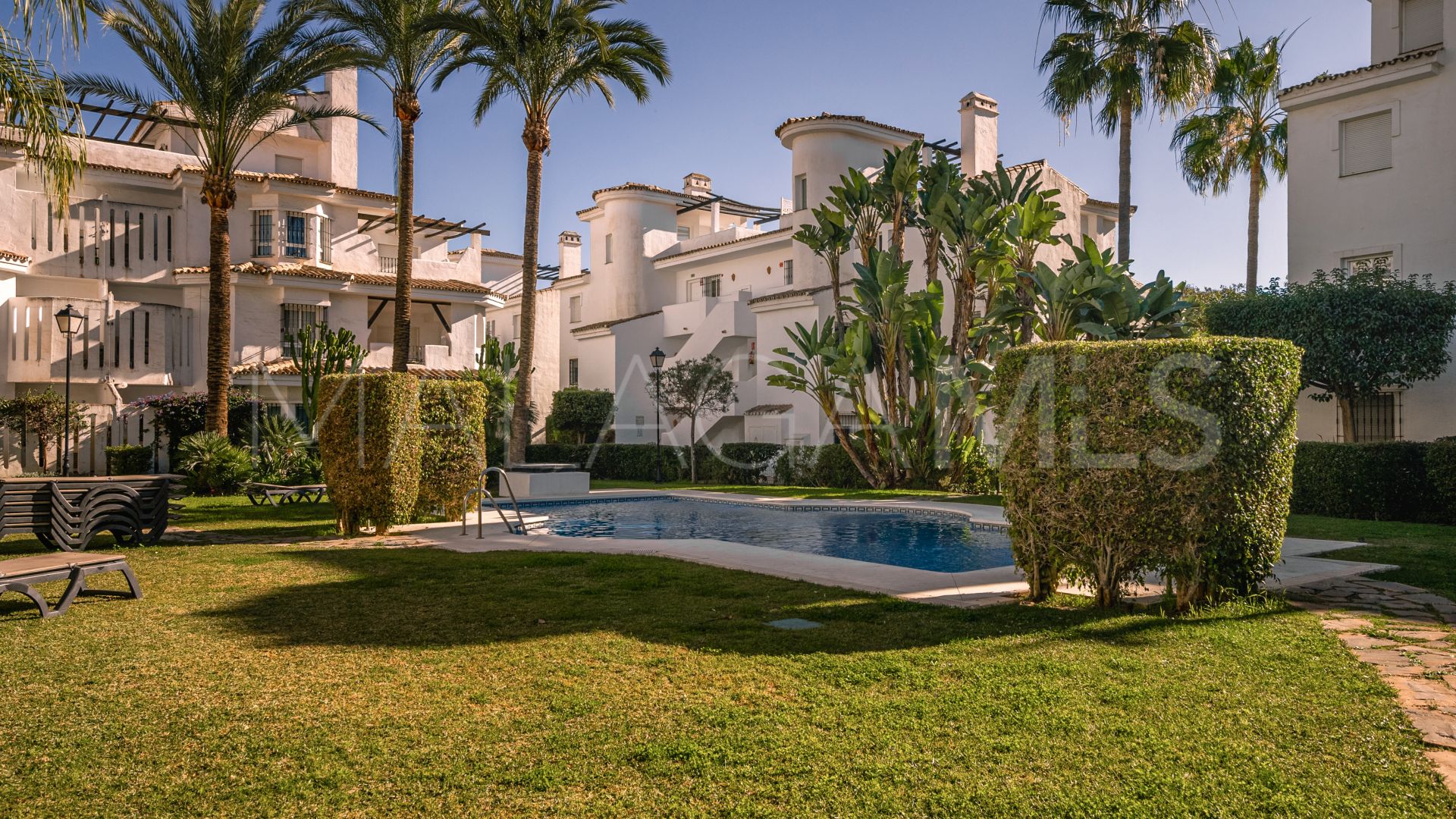 For sale penthouse in Los Naranjos de Marbella