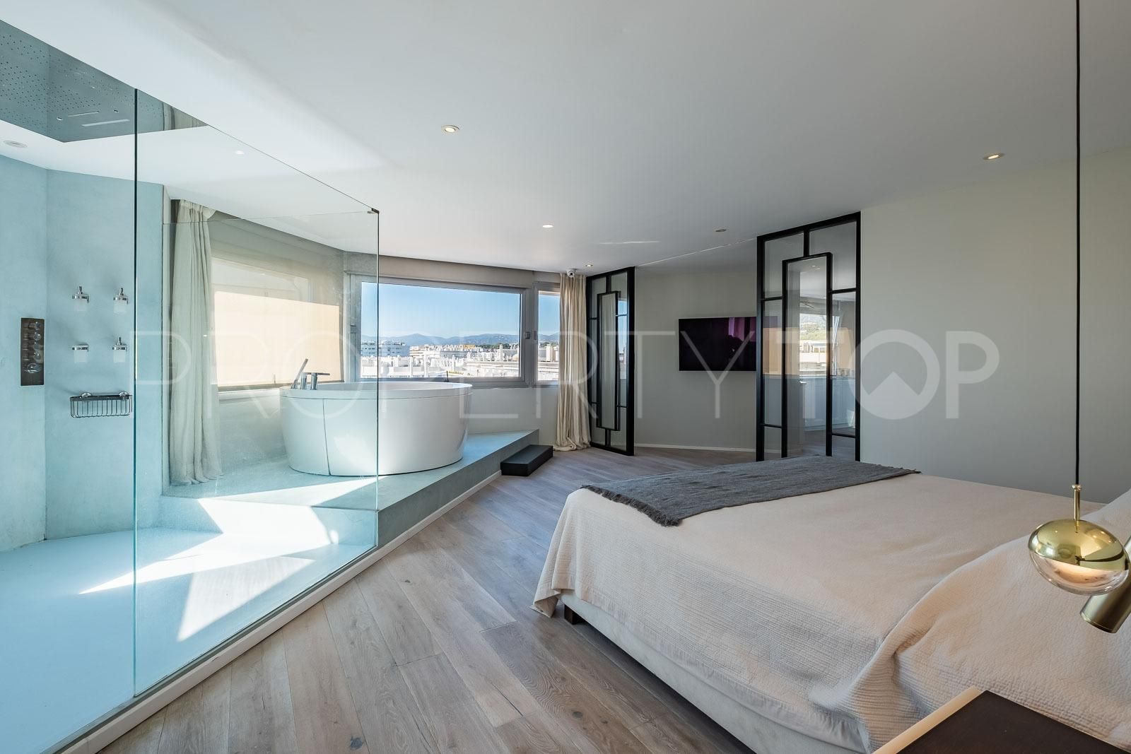 Marbella Ciudad, atico duplex con 3 dormitorios en venta