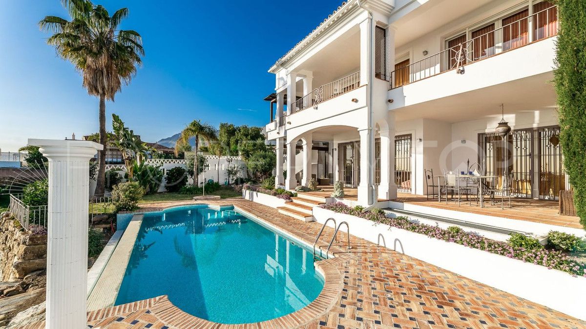 5 bedrooms Rio Real villa for sale
