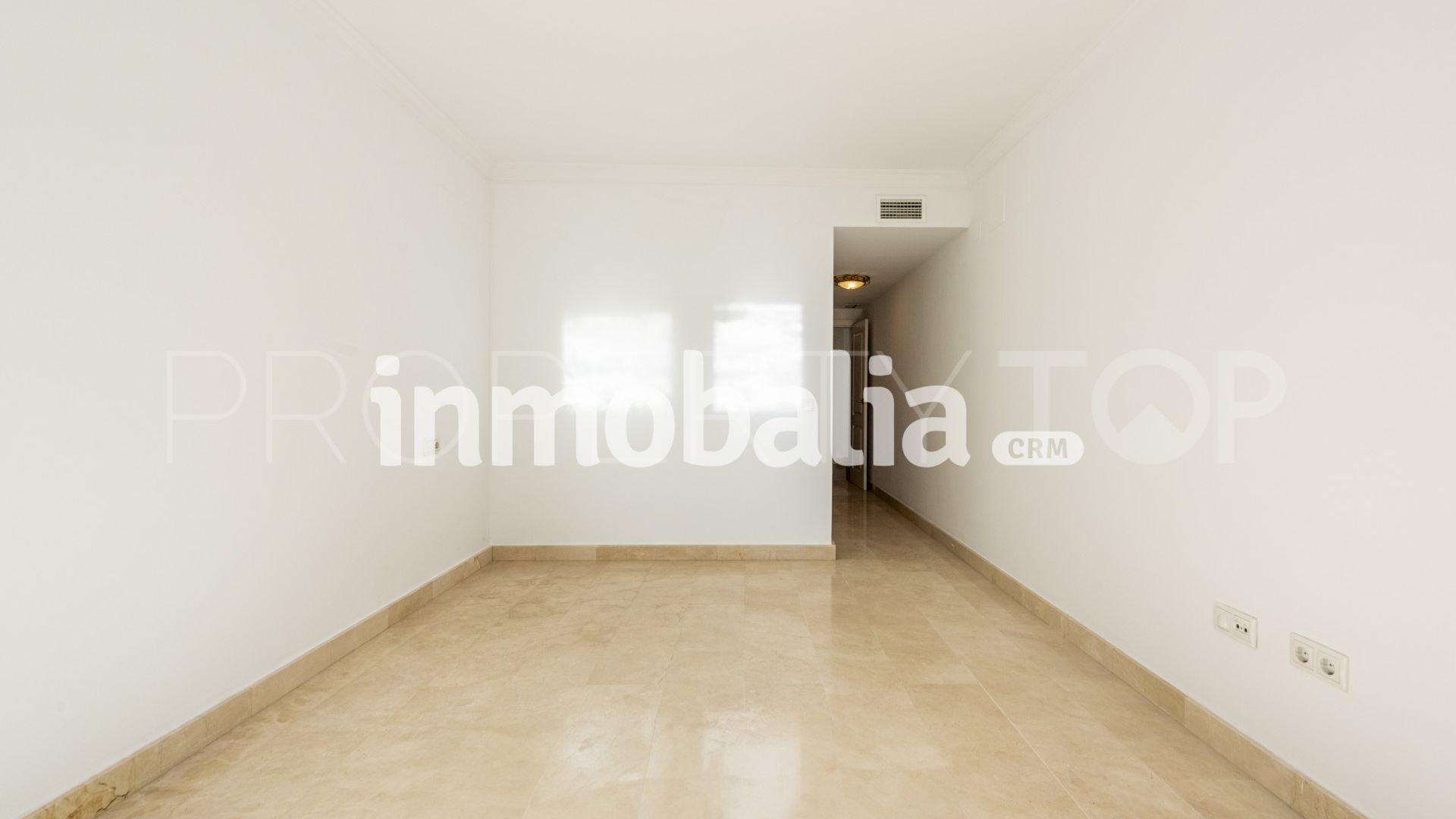 Apartamento planta baja con 2 dormitorios en venta en San Pedro de Alcantara