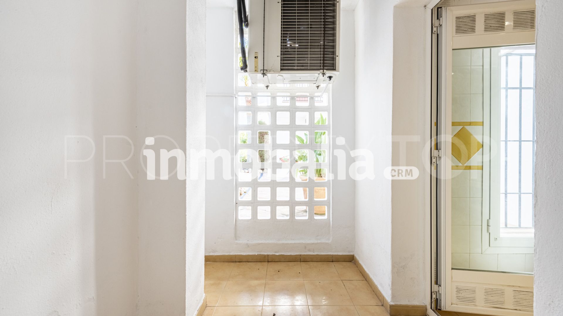 Apartamento planta baja con 2 dormitorios en venta en San Pedro de Alcantara