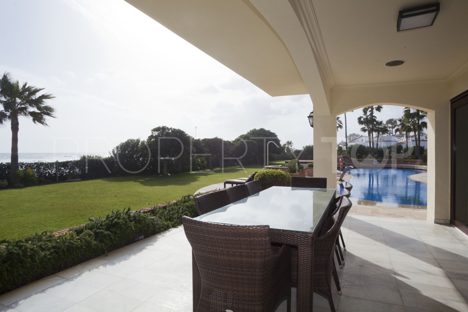 For sale villa with 7 bedrooms in Las Chapas