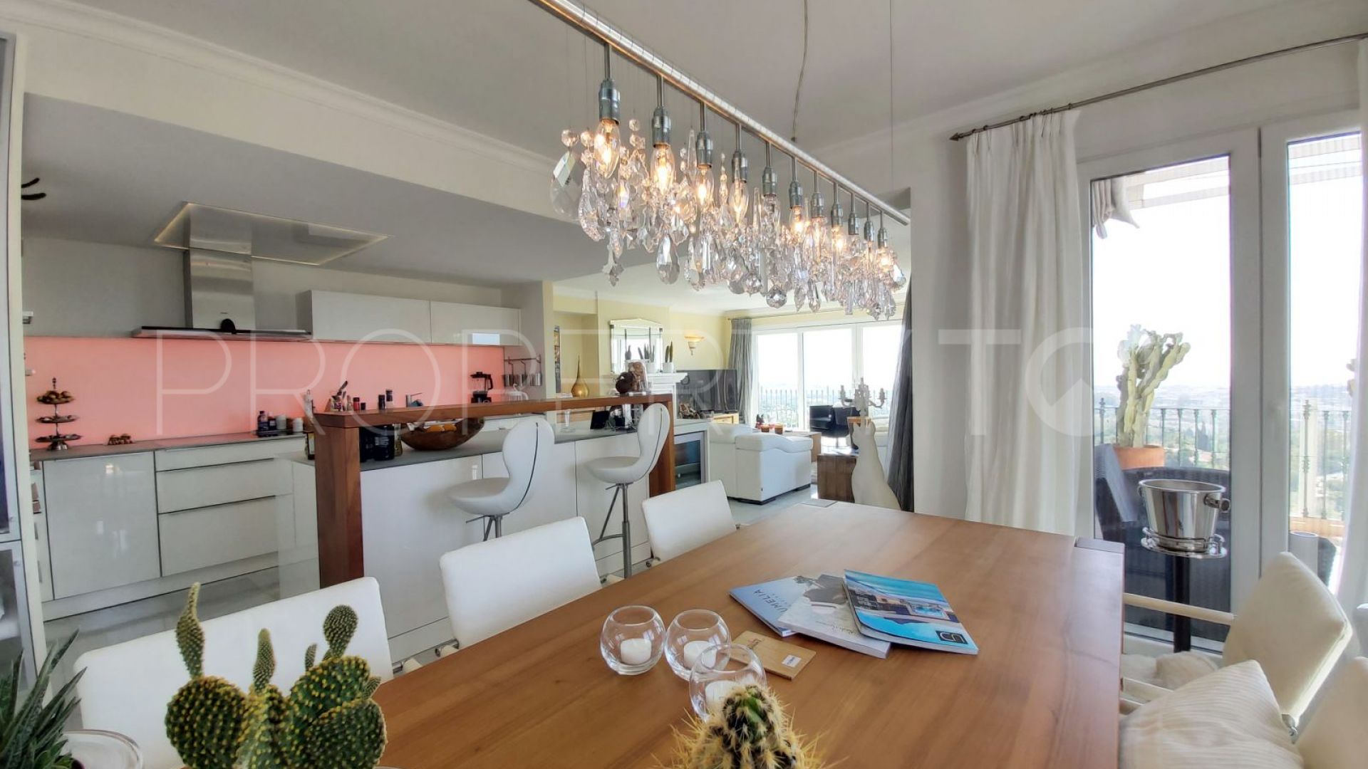 Buy penthouse in Monte Halcones with 5 bedrooms