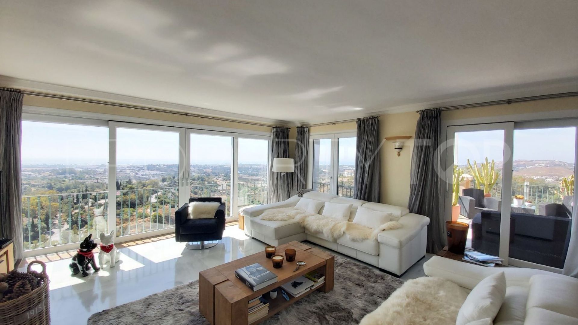 Buy penthouse in Monte Halcones with 5 bedrooms