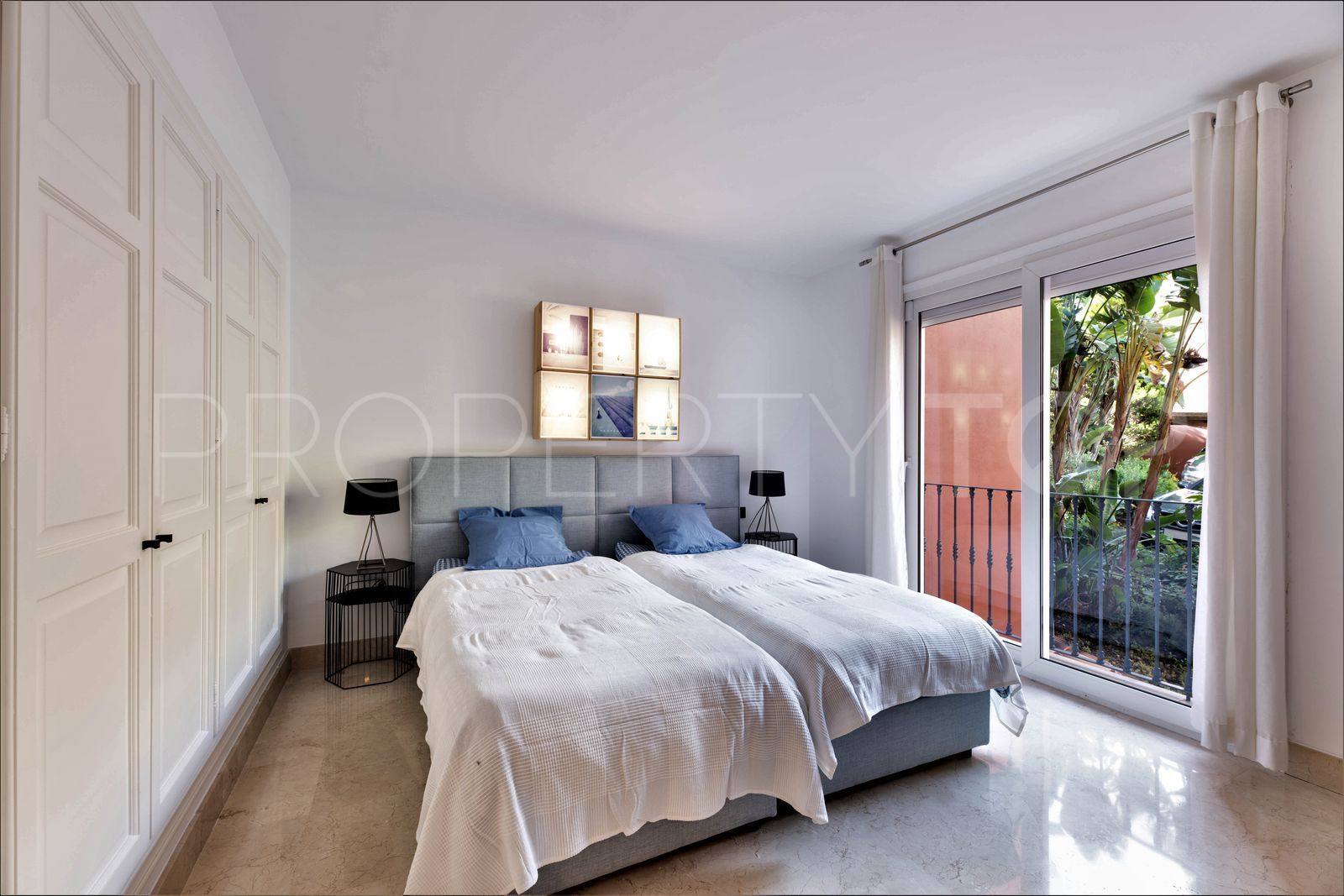 4 bedrooms La Mairena apartment for sale