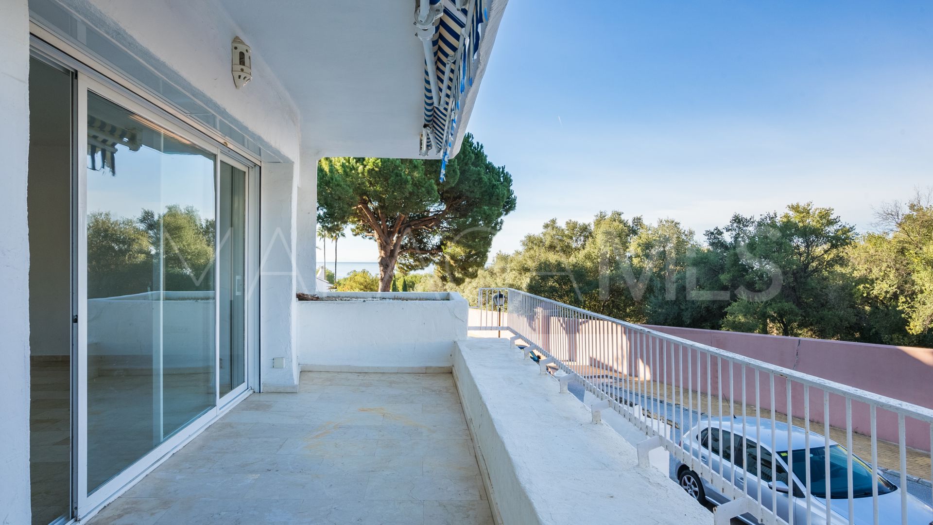 Duplex penthouse for sale in Marbella Est