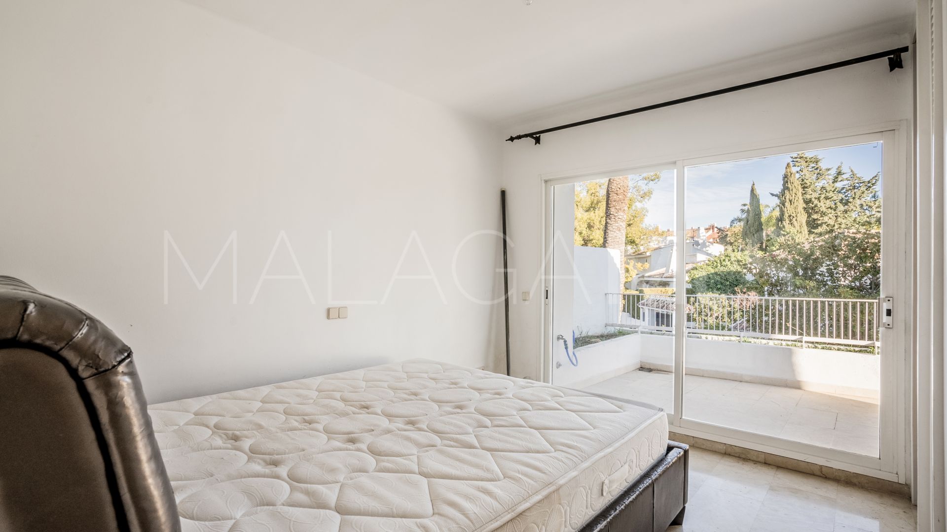 Duplex penthouse for sale in Marbella Est