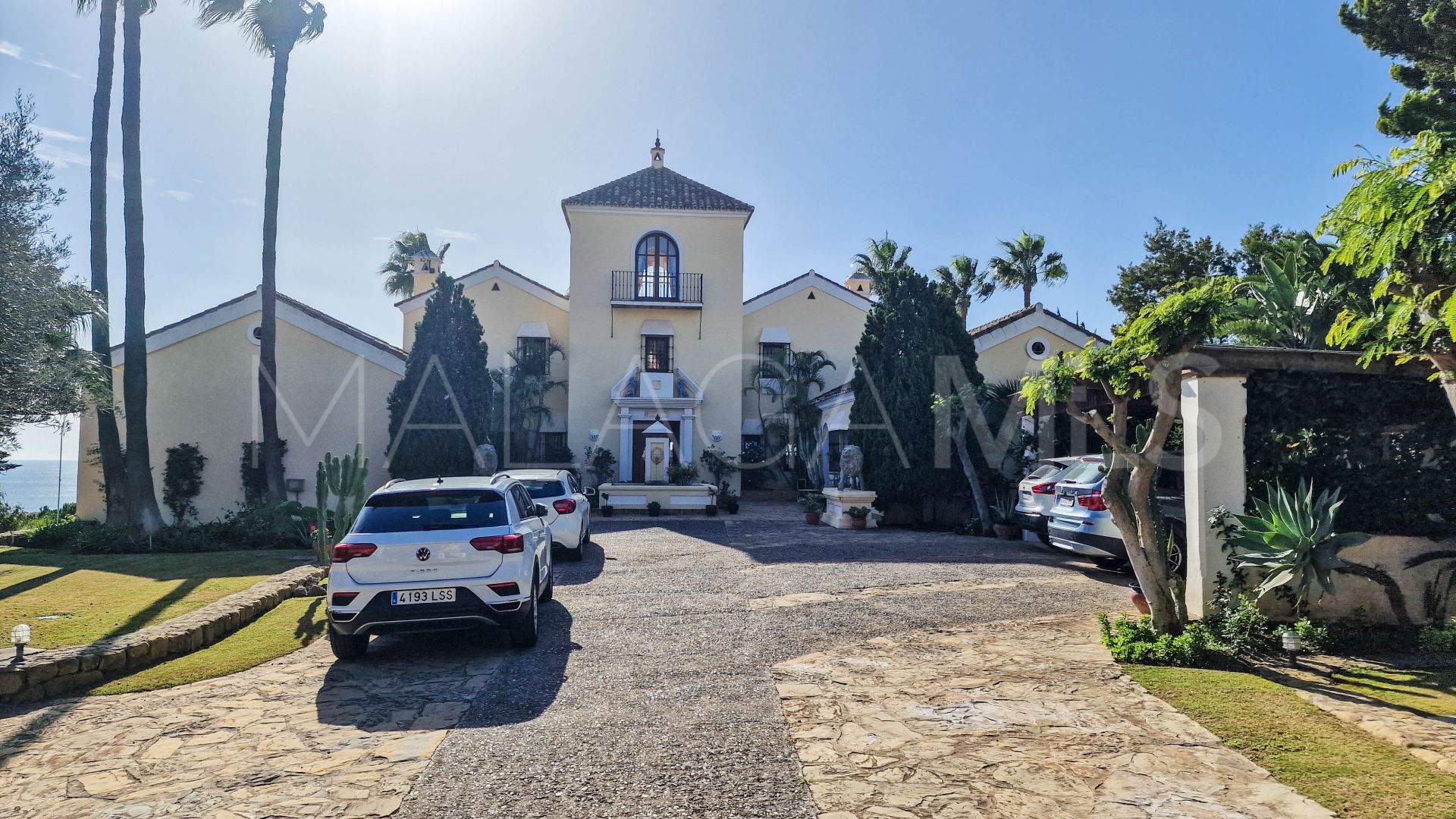 Buy villa in La Duquesa de 5 bedrooms